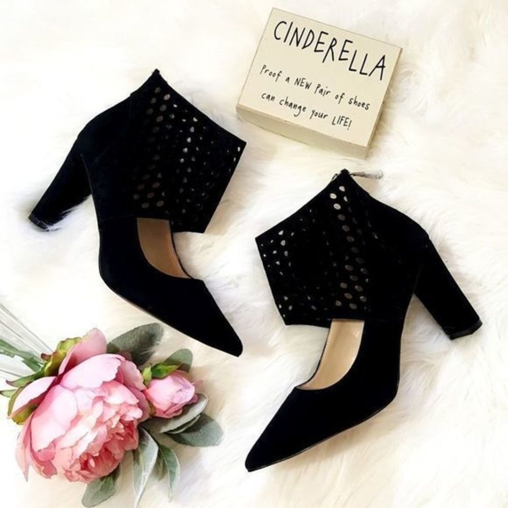 Black‎ Heels
